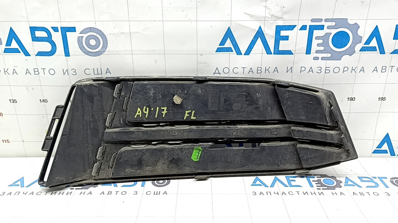 Решетка переднего бампера левая Audi A4 B9 17-18 s-line, без радара, темный хром, песок