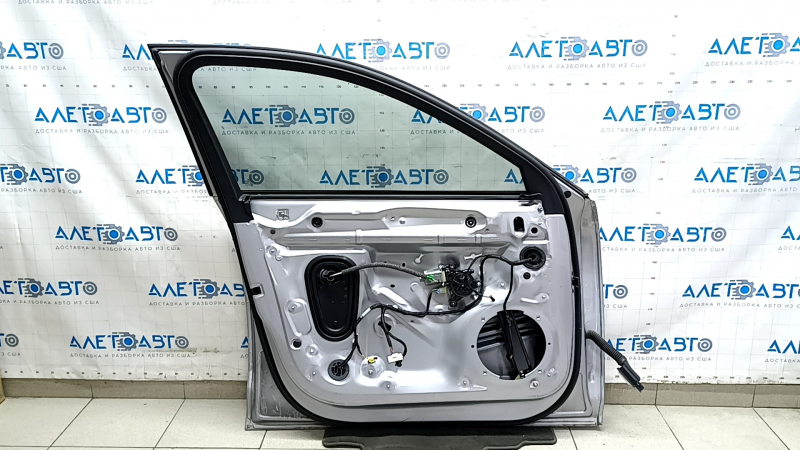 Дверь в сборе передняя левая Audi A4 B9 17-19 серебро LZ7G, keyless