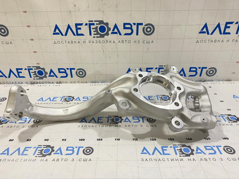 Цапфа передняя правая Audi A4 B8 13-16 рест