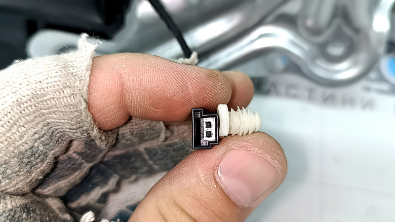 Шторка двери задней правой BMW X7 G07 19-26 черная