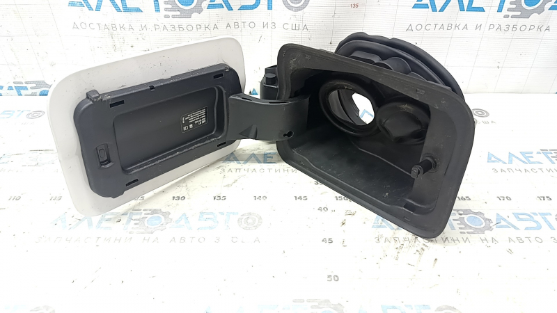 Лючок бензобака в сборе с корпусом BMW X7 G07 19-26 с замком