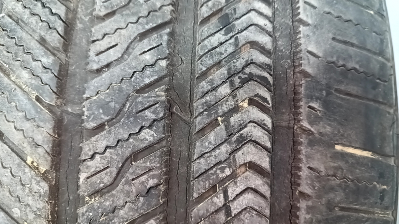 Шина R21 285/45 Bridgestone Alenza RFT 2021 лето 4.5мм, потрескана