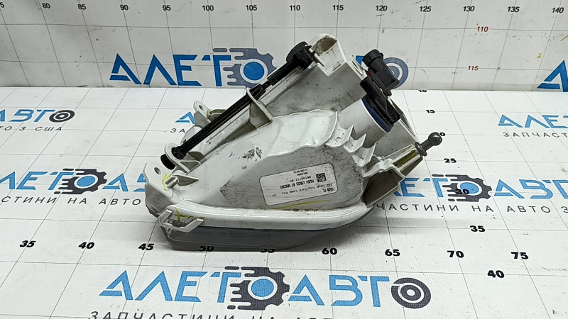 Поворотник левый Ford Escape MK3 17-19 рест белый с птф, песок