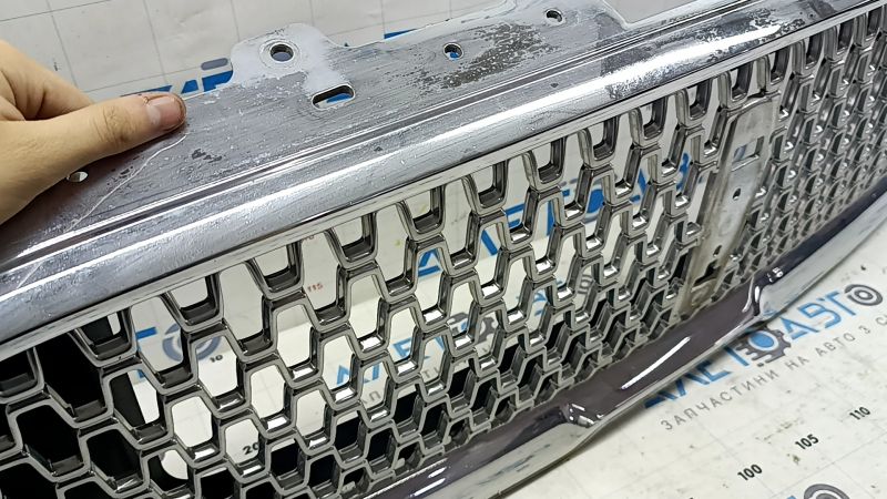 Решетка радиатора grill Lincoln MKZ 17-20 хром, без эмблемы, песок