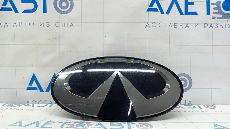 Эмблема решетки радиатора grill Infiniti QX50 19-25 под дистроник, песок, сломано крепление