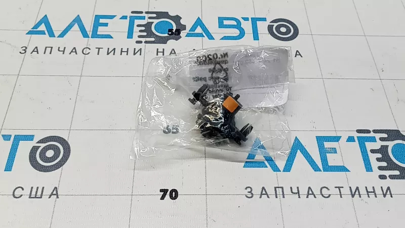 Отбойник капота правый BMW 5 G30 17-23