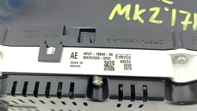 Щиток приборов Lincoln MKZ 17-20 hybrid, 126к, царапины, разбито стекло, сколы