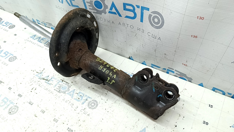 Амортизатор передний правый Toyota Camry v40 3.5 ржавый