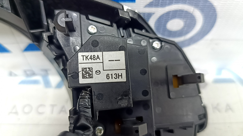 Кнопки управления на руле Mazda CX-9 16-21 полез хром, царапины на хроме