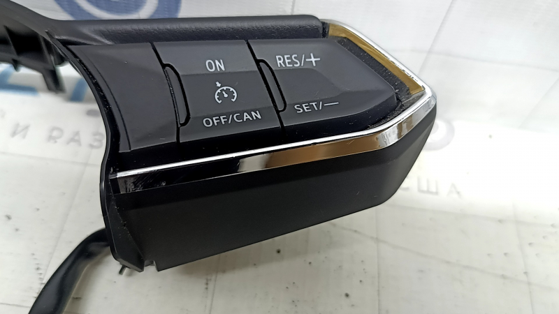 Кнопки управления на руле Mazda CX-9 16-21 полез хром, царапины на хроме