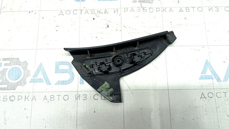 Накладка фонаря внутреннего крышки багажника левая Mazda CX-9 16-23
