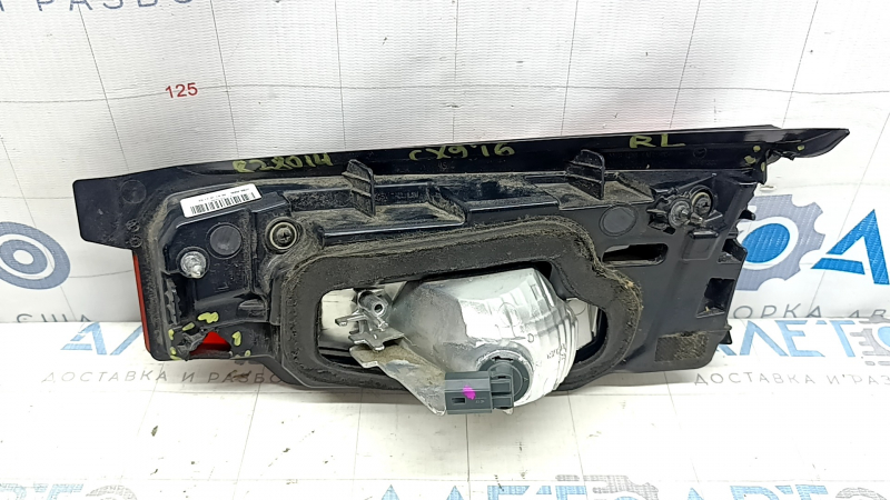 Фонарь внутренний крышка багажника левый Mazda CX-9 16-23 царапины, пробит корпус, трещины в уплотнителе, надлом крепления