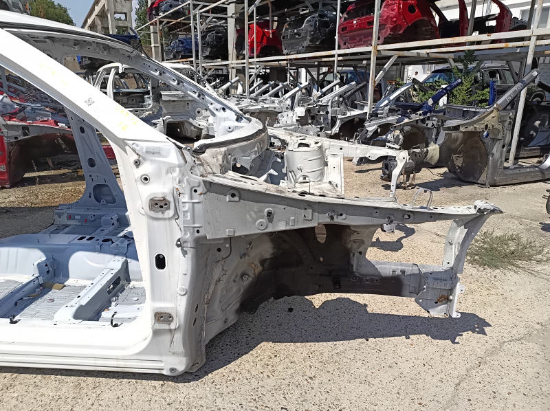 Четверть передняя правая Mazda CX-9 16-23 белая, на кузове