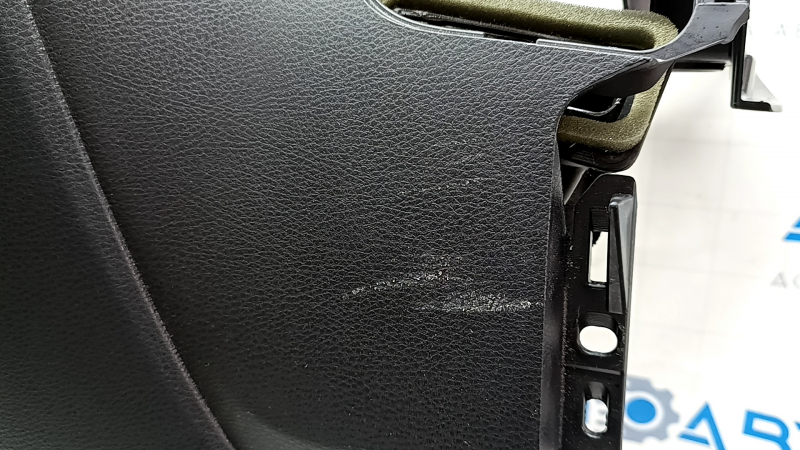 Торпедо передняя панель с AIRBAG Toyota Sienna 21-26 без проекции, черная, потерта