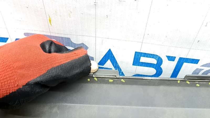 Bara spate Nissan Rogue 21-23 gri, fabricată în SUA, elemente de fixare rupte, zgârieturi