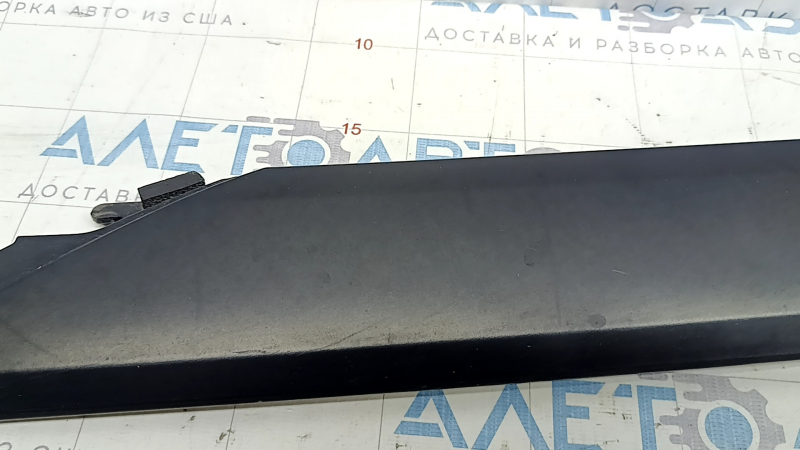 Молдинг передней стойки правый Nissan Rogue 21-26 потерт