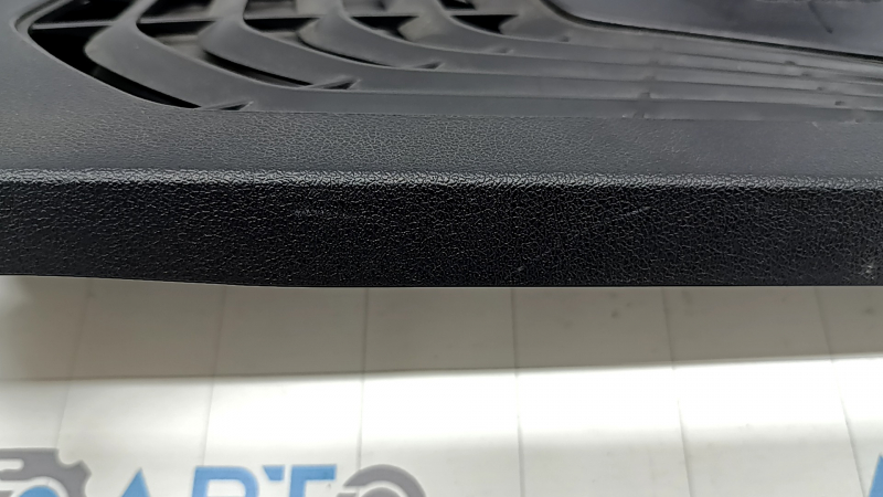 Крепление шторки багажника правое BMW X5 G05 19-23 черное, царапины