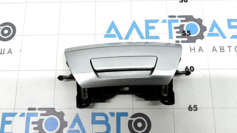 Замок подлокотника центральной консоли BMW X5 G05 19-26 хром, царапины