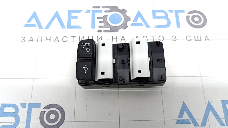 Кнопки управления электро-шторки багажника BMW X5 G05 19-26