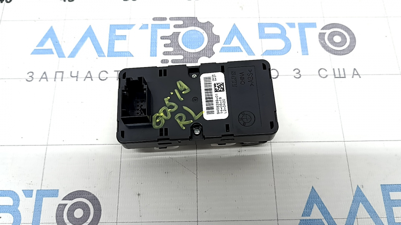 Кнопки управления электро-шторки багажника BMW X5 G05 19-26