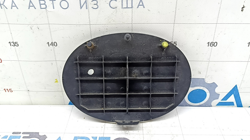 Эмблема решетки радиатора grill Lexus ES300h 13-18 голубая, скол, песок, сломано крепление