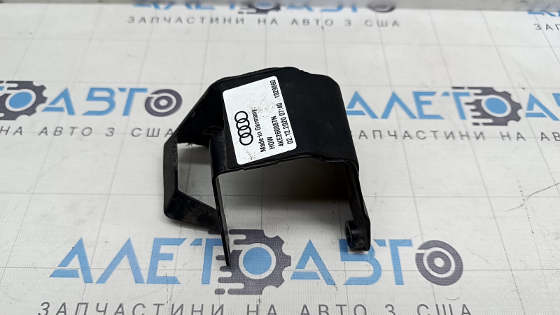 Кронштейн компрессора кондиционера Audi E-Tron 19-23 верхний