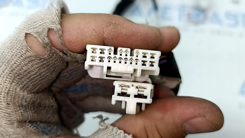 Проводка двери багажника Toyota Prius V 12-17