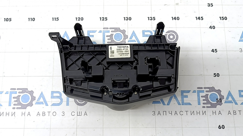 Управление климат-контролем Toyota Prius V 12-14 царапины на стекле