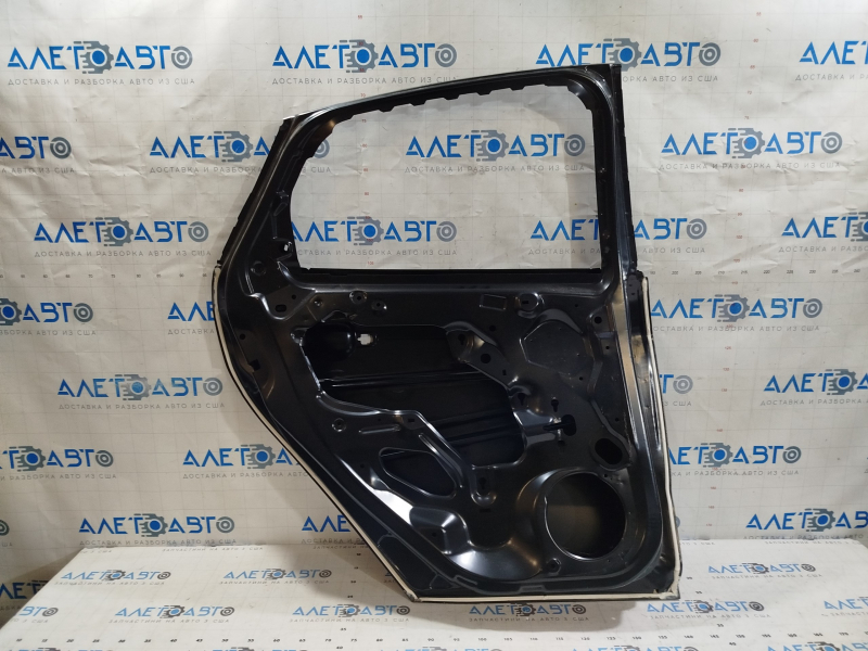 Дверь голая задняя левая Ford Focus mk3 11-18, замят угол