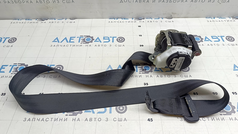 Ремень безопасности задний левый с пиропатроном Audi E-Tron 19-23 черный, трещина