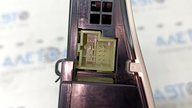 Плафон освещения передний в сборе Mercedes C-class W205 15-18 под панораму серый, царапины