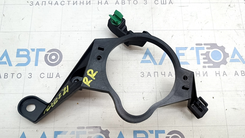 Кронштейн пищалки задней полки правый Polestar 2 21-25