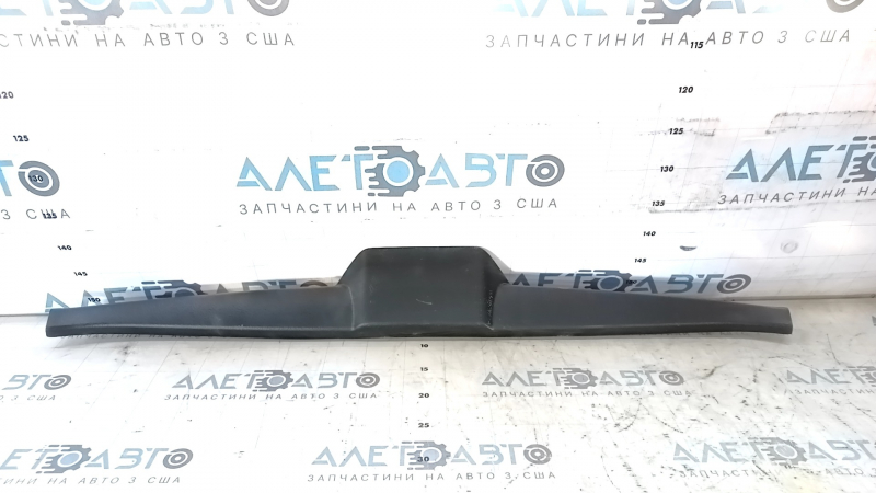 Обшивка двери багажника Toyota Corolla e12 02-06 5d черная, царапины, тычки