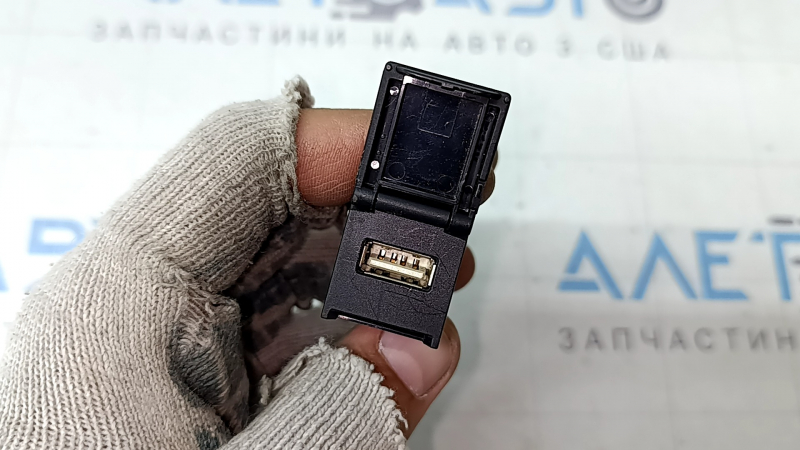 USB Hub центральной консоли Toyota Rav4 19-25
