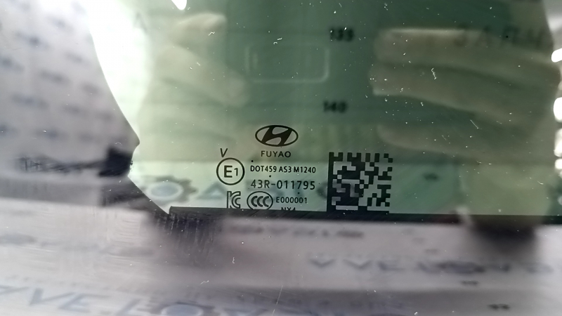 Стекло панорамы центральное Hyundai Tucson 22-26 царапина на стекле