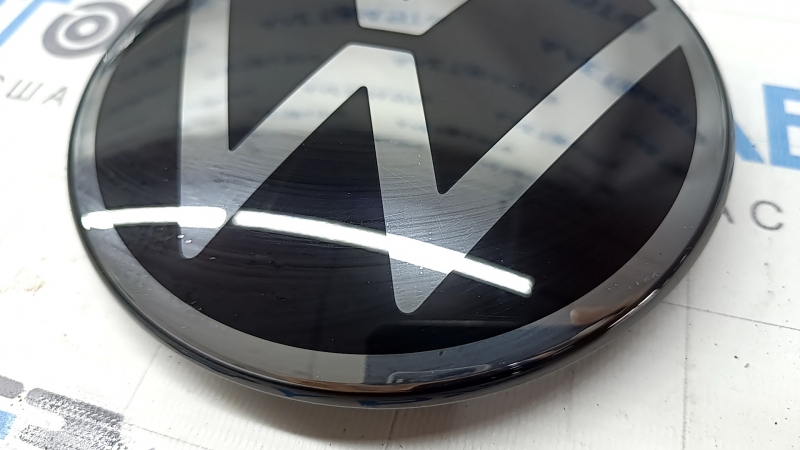 Эмблема решетки радиатора grill VW Tiguan 22-24 под радар, песок