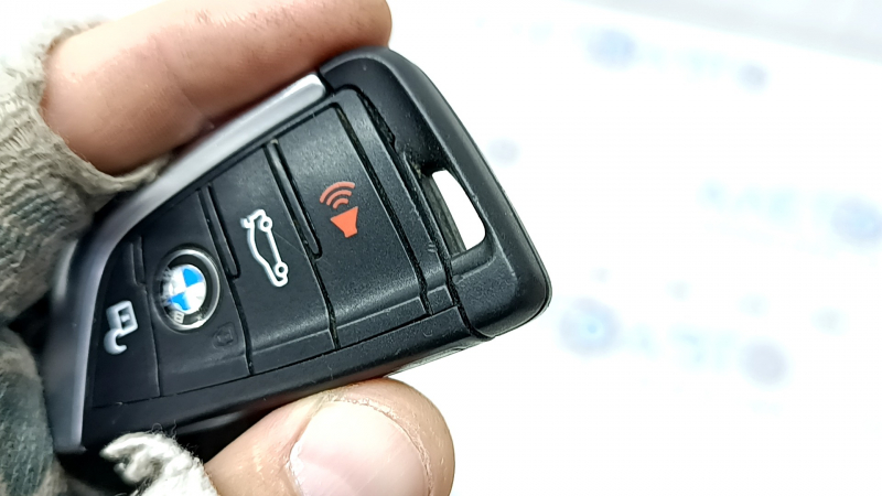 Ключ BMW X3 G01 18-21 4 кнопки, царапины, потерт