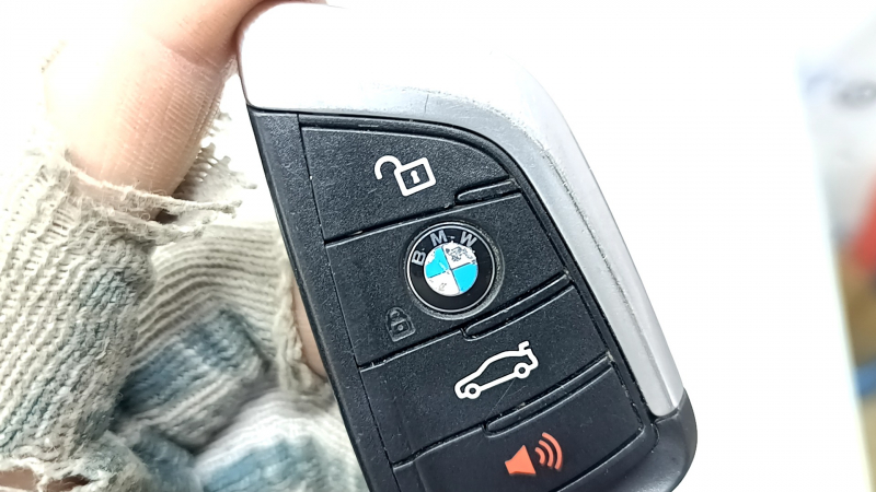 Ключ BMW X3 G01 18-21 4 кнопки, царапины, потерт