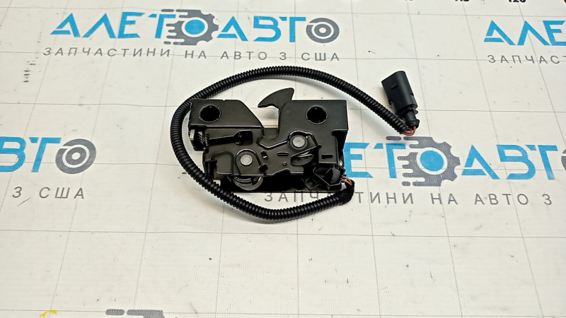 Замок капота VW Golf 15-21 с датчиком