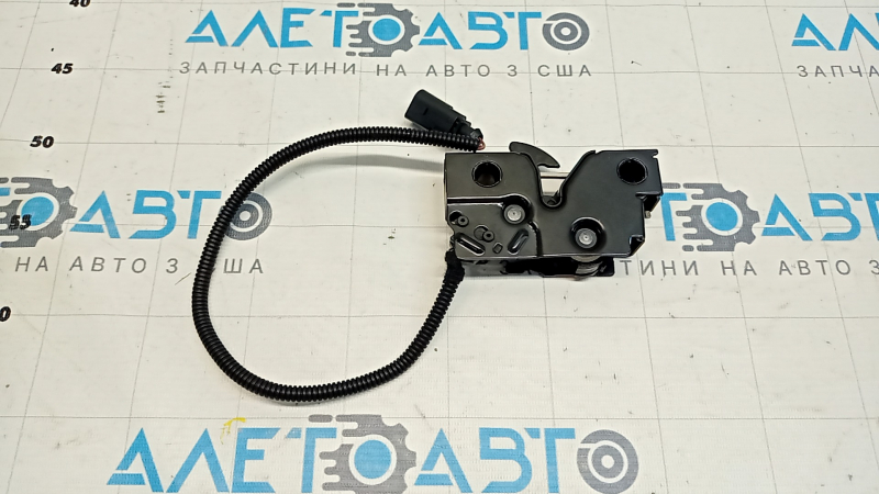 Замок капота VW Golf 15-21 с датчиком