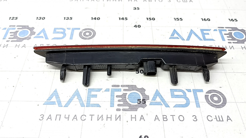 Отражатель задний правый Ford Explorer 20-25 царапины
