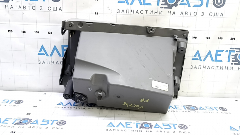 Перчаточный ящик, бардачок Chevrolet Volt 16- серый, потерт