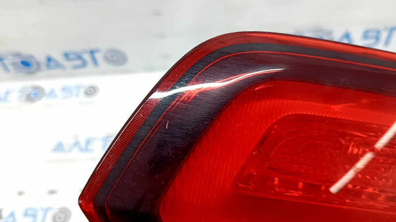 Фонарь внутренний крышка багажника правый Jeep Grand Cherokee WK2 14-22 хром, царапины
