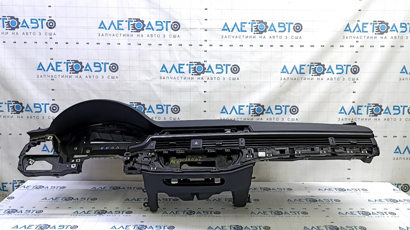 Торпедо передняя панель с AIRBAG Audi A4 B9 17-25 черная, без проекции, с дефлектором