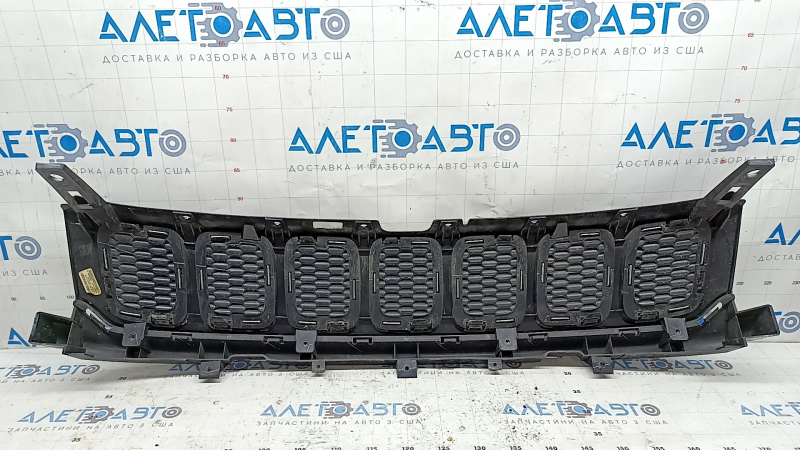 Решетка радиатора grill Jeep Compass 17-21 в сборе 3 части, с хромом, песок, царапины, сколы