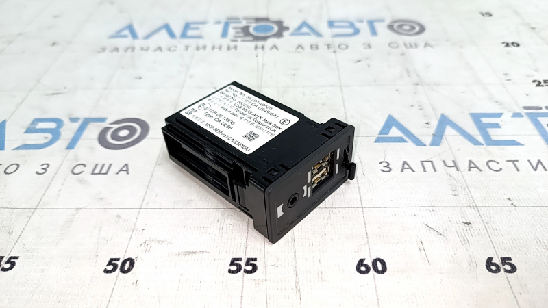 USB Hub, AUX Toyota Venza 21-22 без крышки, надломано крепление