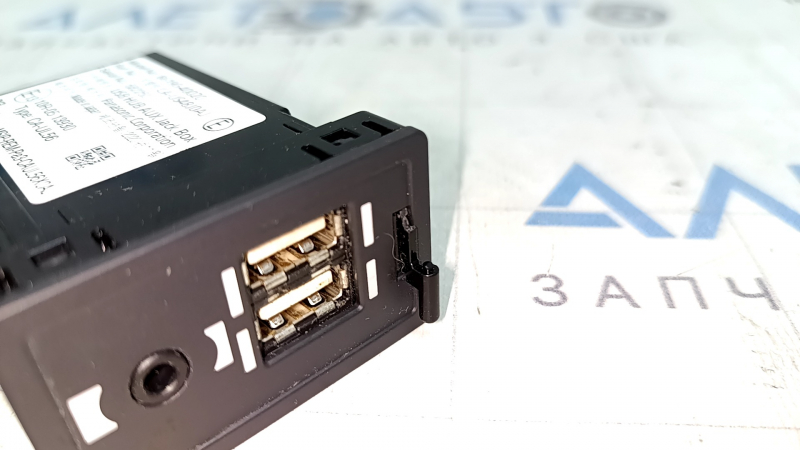 USB Hub, AUX Toyota Venza 21-22 без крышки, надломано крепление