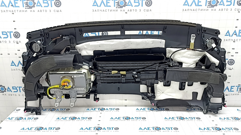 Торпедо передняя панель с AIRBAG Toyota Prius 30 14-15 черная, царапины