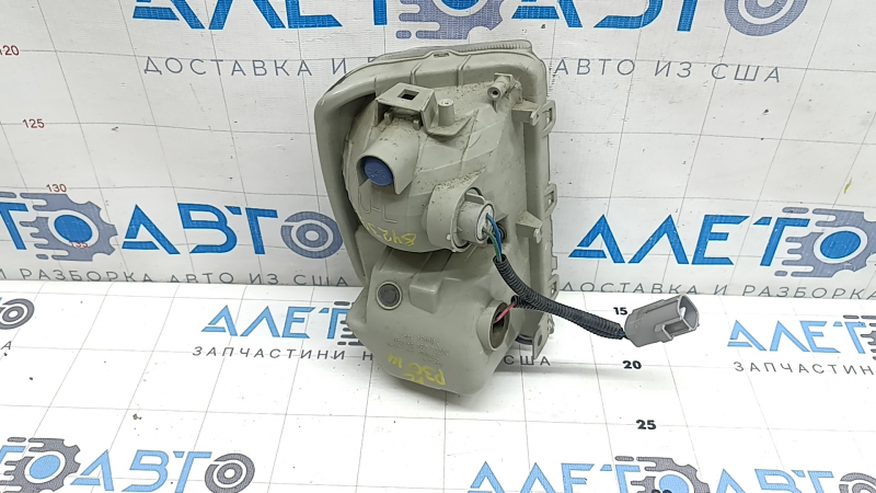 Поворотник левый Toyota Prius 30 13-15 рест, песок