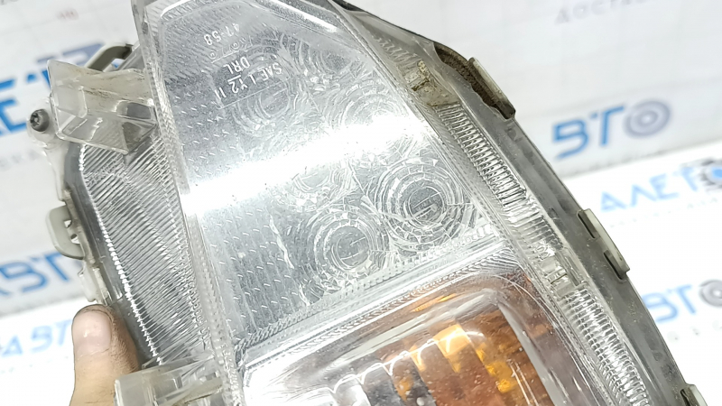 Поворотник правый Toyota Prius 30 13-15 рест, песок, трещина